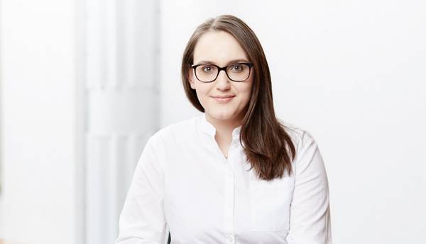 Porträt Dr. Carolin Arnemann