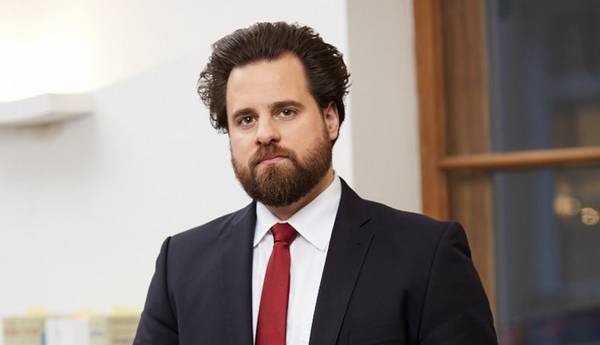 Porträt Dr. Sascha Straube